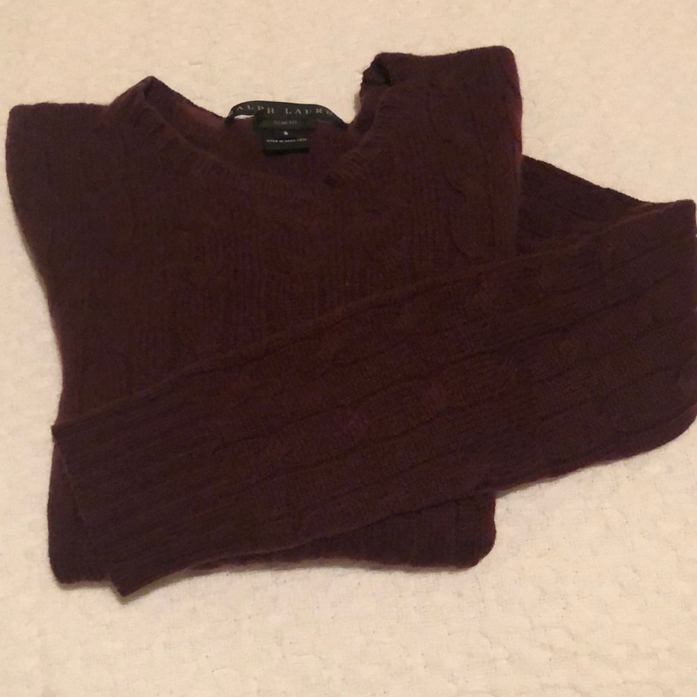 Slim fitting cable Knit cashmere sweater.